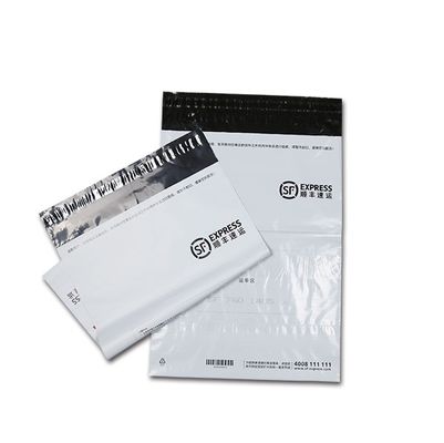 Chất chống nước mắt Poly Mailer Thẻ vận chuyển chống thời tiết in màu đen / trắng