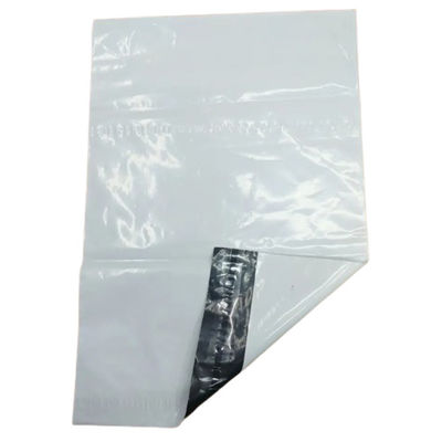 Chất chống nước mắt Poly Mailer Thẻ vận chuyển chống thời tiết in màu đen / trắng